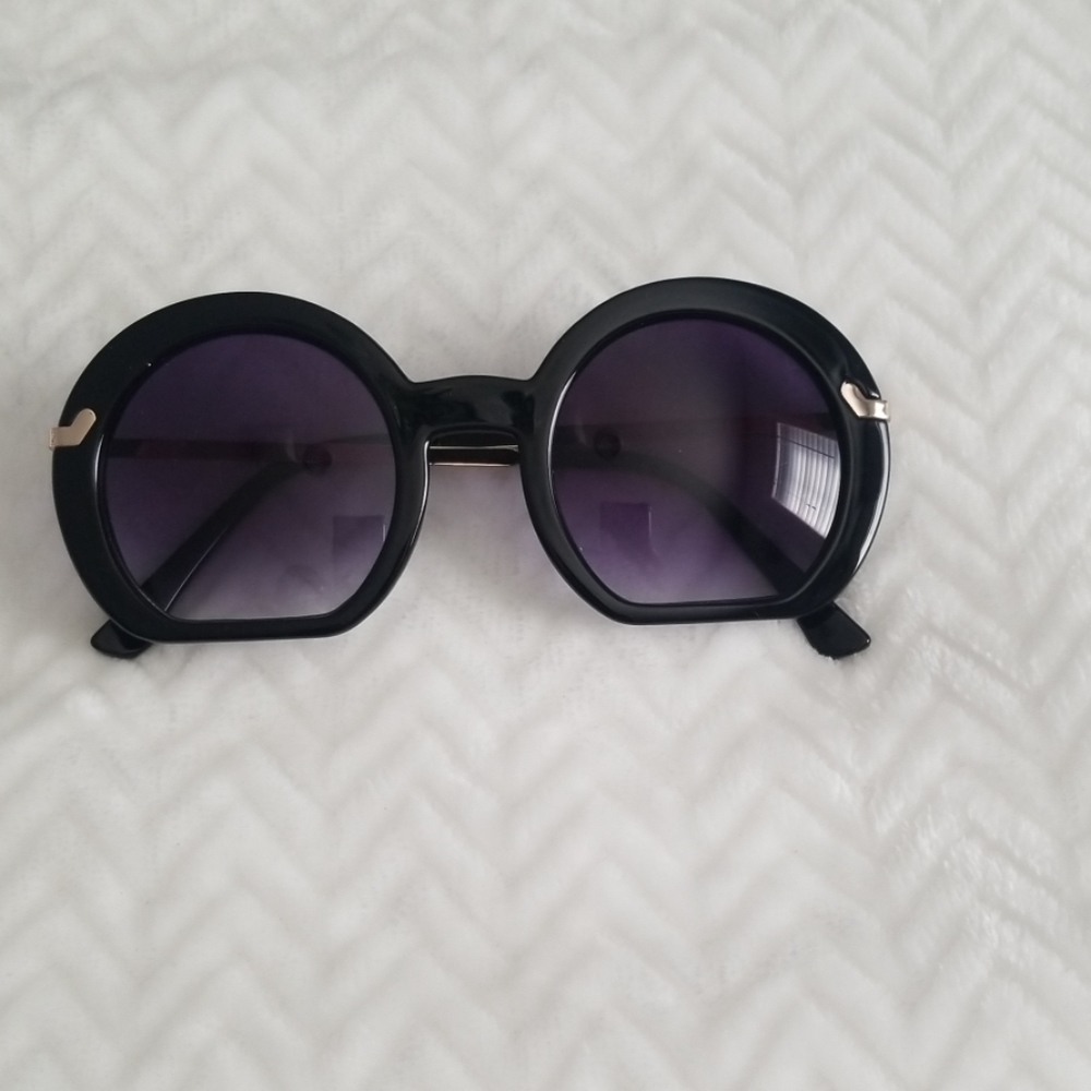 Sunglasses - Picture 4 of 5